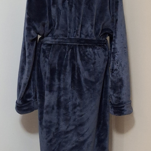 Luxurious Navy Plush Robe - Picture 4 of 7